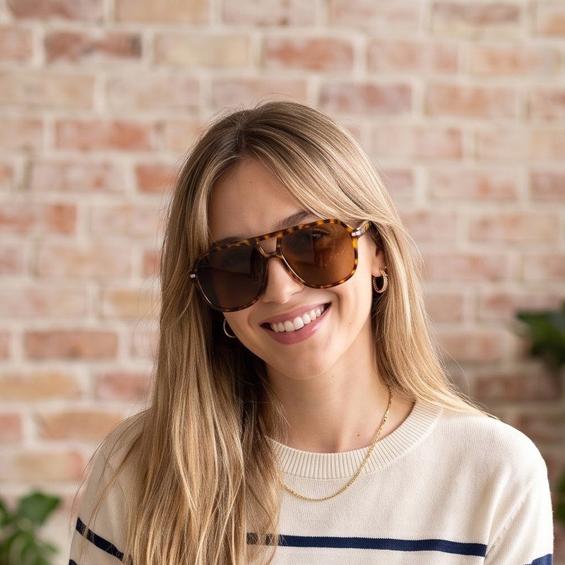 Model wearing Capri Cocoa sunglasses
